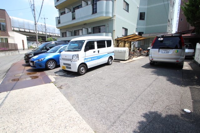 【広島市安佐南区大町西のマンションの駐車場】