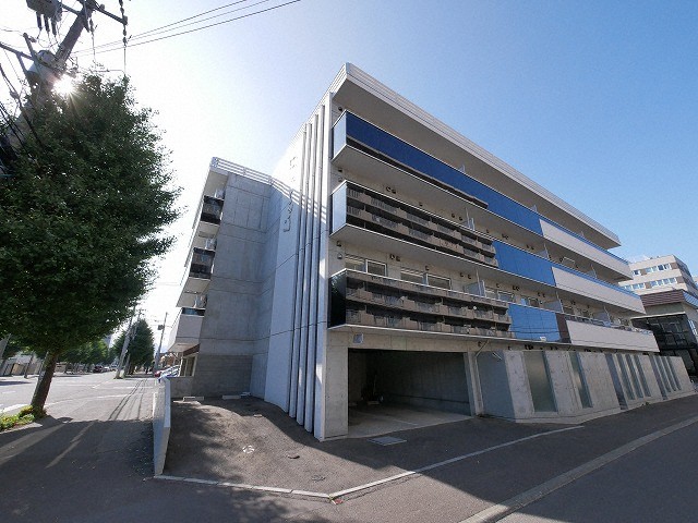 札幌市東区北三十三条東のマンションの建物外観