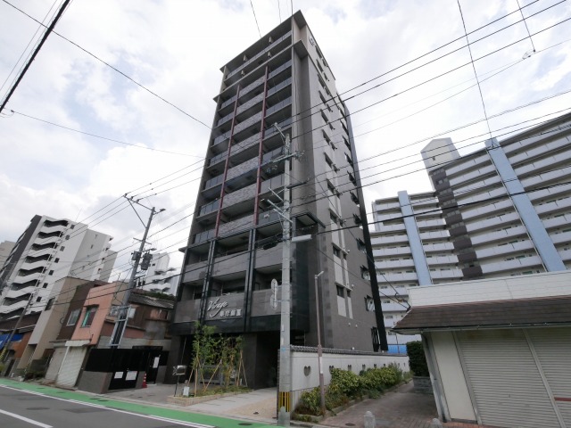 ヴィラージュ県庁前参番館の建物外観