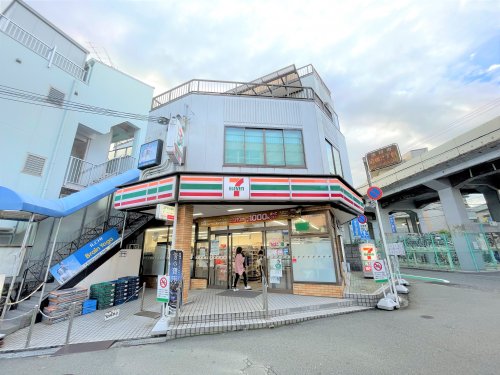 【箕面市瀬川のマンションのコンビニ】