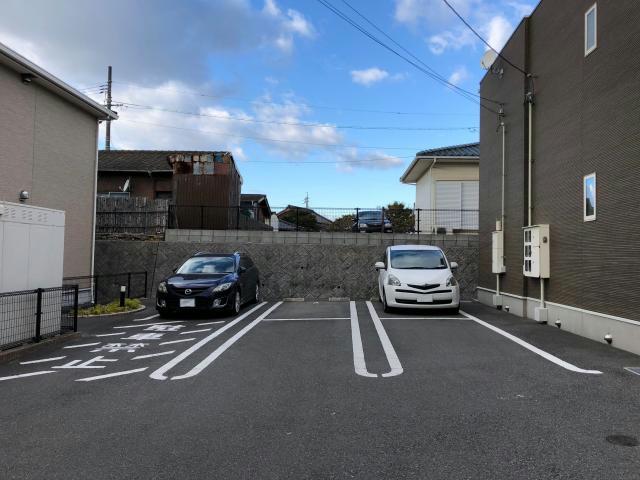 【山陽小野田市大字小野田のアパートの駐車場】