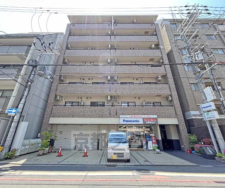 京都市中京区雁金町のマンションの建物外観