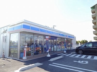 【板野郡藍住町勝瑞のアパートのコンビニ】