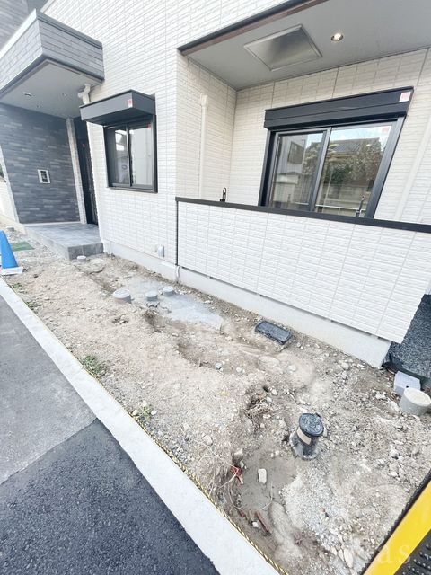 【堺市堺区南三国ヶ丘町のマンションのエントランス】