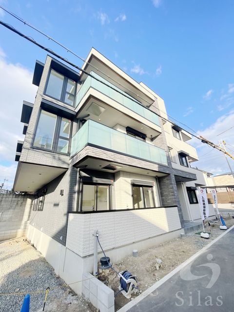 【堺市堺区南三国ヶ丘町のマンションの建物外観】