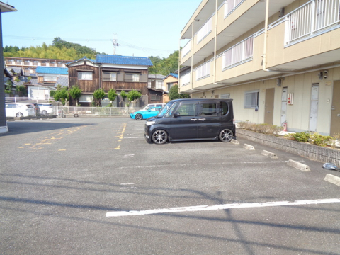 【北野幌マンションの駐車場】