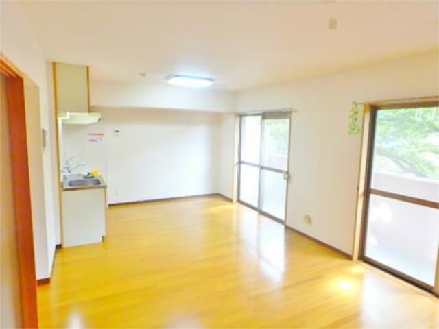 居室・リビング　明るいリビング