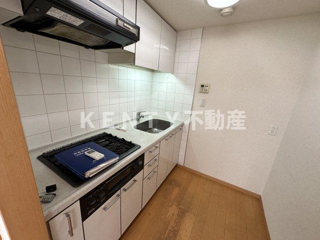 キッチン　コンパクトなキッチンで掃除もラクラク