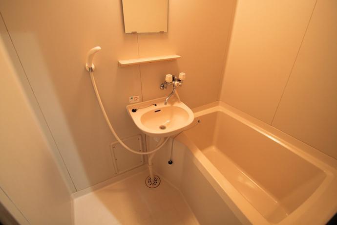 バス・シャワールーム　シャワー付の浴室