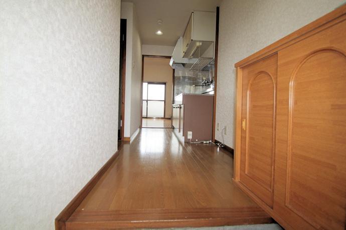 玄関　玄関は下駄箱付