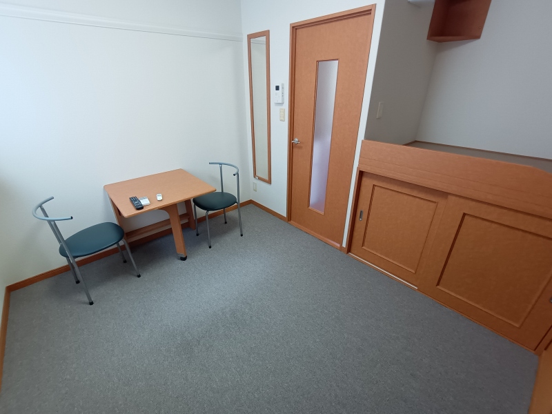 居室・リビング　家電・家具付き物件です。