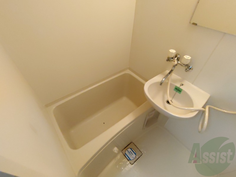 バス・シャワールーム　浴室は綺麗でゆったりとお過ごしいただけます。