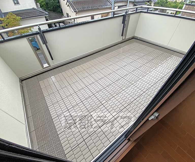 バルコニー　広々とした南向きのバルコニーです。