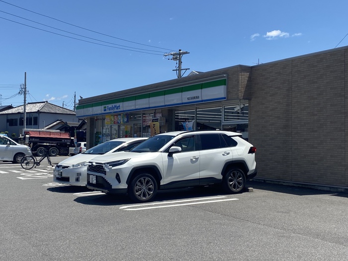 コンビニ　ファミリーマート（コンビニ）まで290m