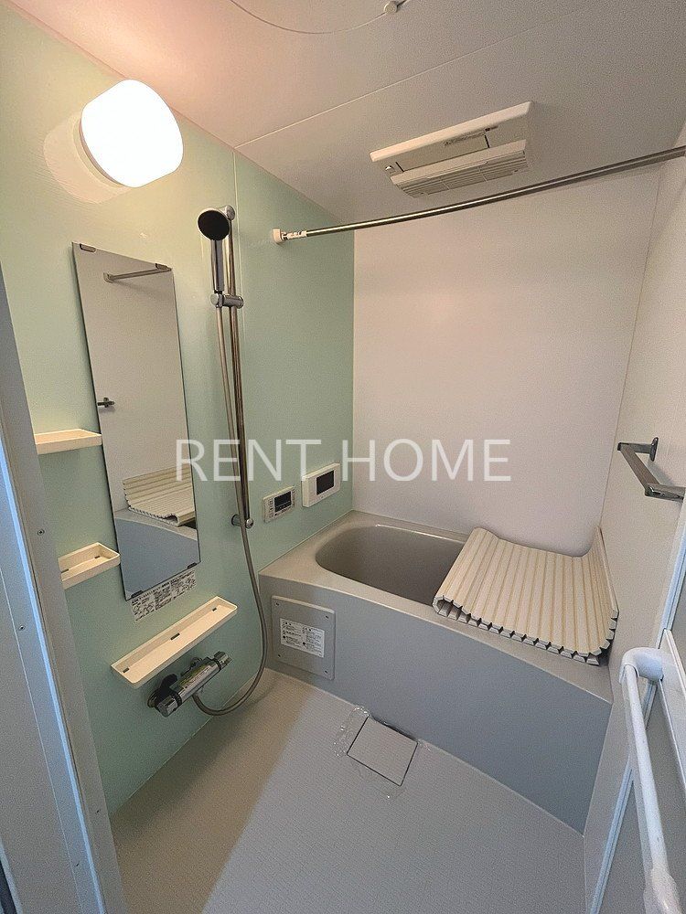 バス・シャワールーム　広めの浴室です。（追い炊き付）