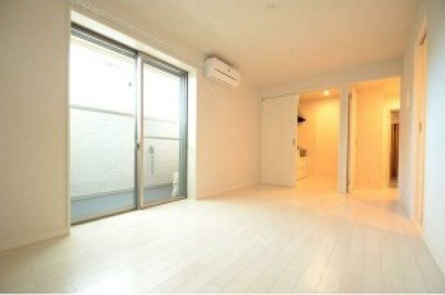 居室・リビング　洋室8帖と広めです。