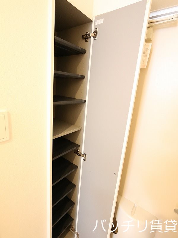 玄関　同型タイプの為、現状を優先致します。