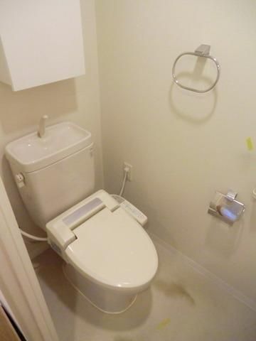 トイレ　ウォシュレット有り