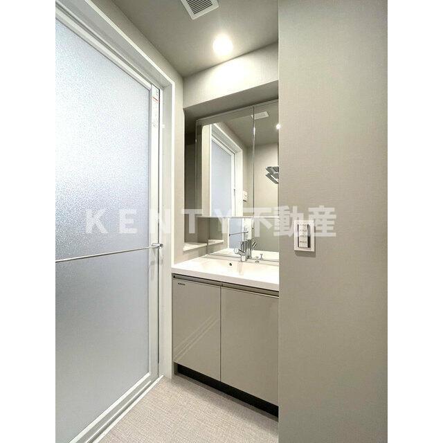 洗面設備　ゆったりとスペースのある洗面所