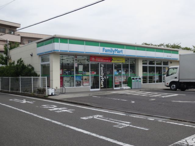 コンビニ　Ｆａｍｉｌｙ　Ｍａｒｔ（コンビニ）まで220m
