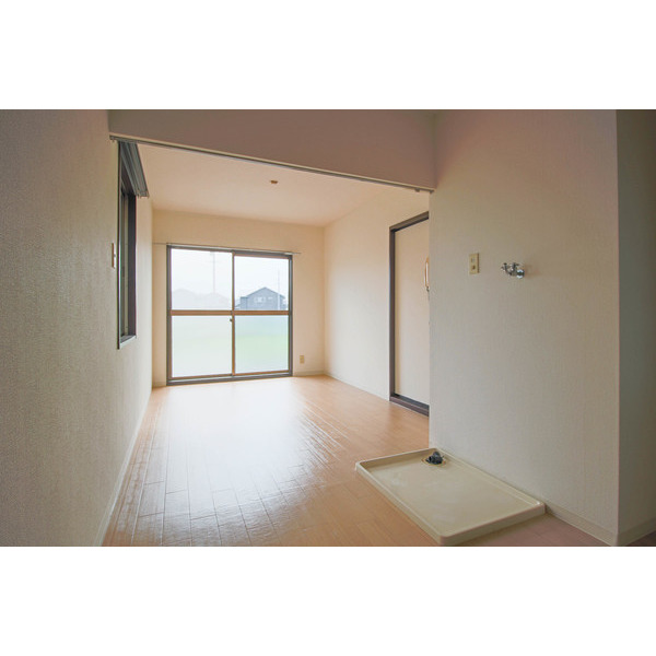 居室・リビング　同じ建物の別のお部屋
