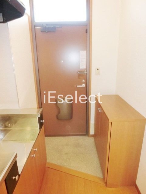 玄関　シューズボックスのある玄関。