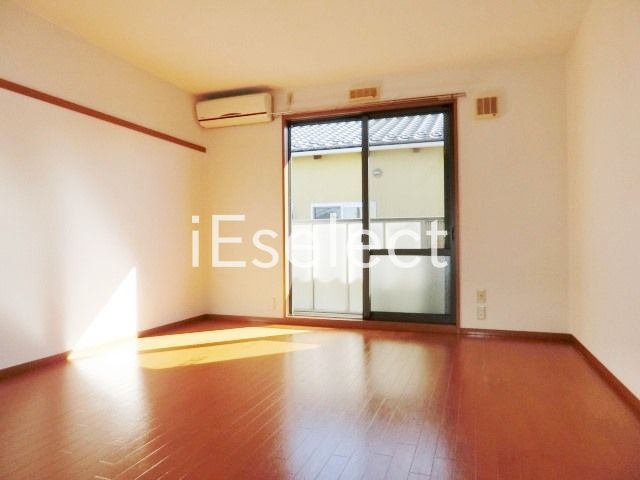 居室・リビング　日当たり良好なお部屋です。