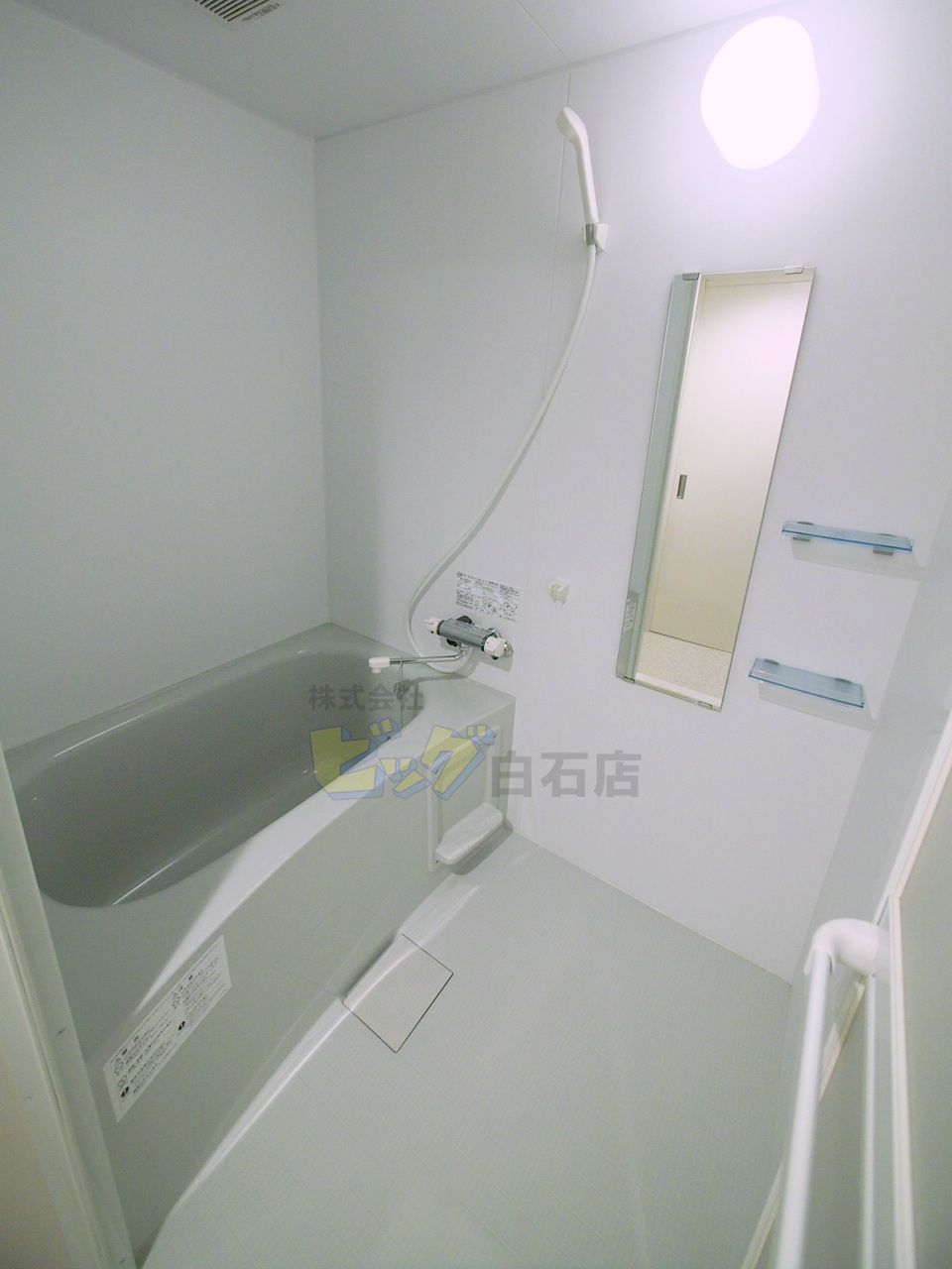 バス・シャワールーム　広々タイプのお風呂です♪