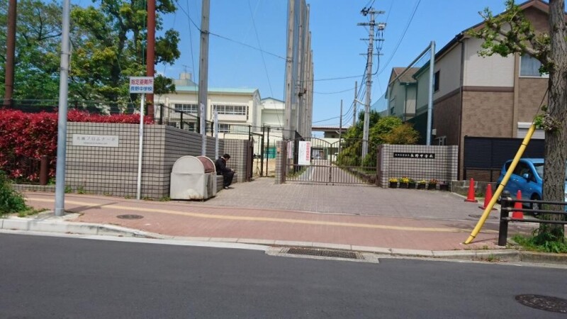 中学校　河内長野市立長野中学校（中学校）まで142m