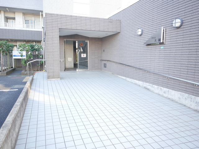 エントランス　★タイル張の高級感あるエントランスです★