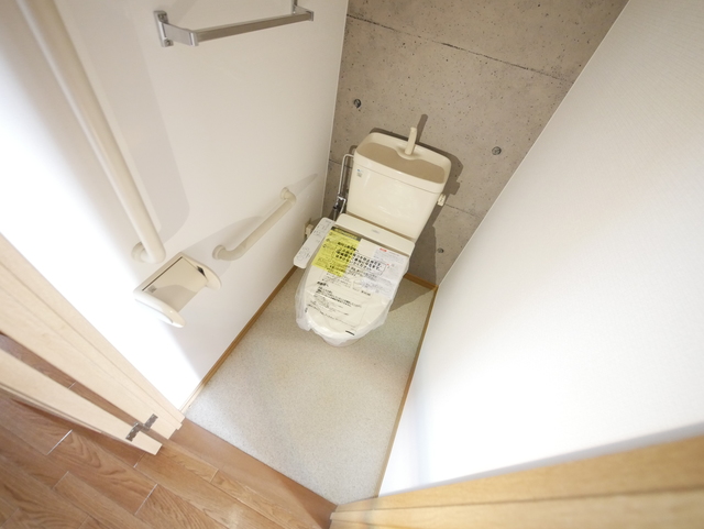 トイレ　★嬉しい温水洗浄便座のトイレです★