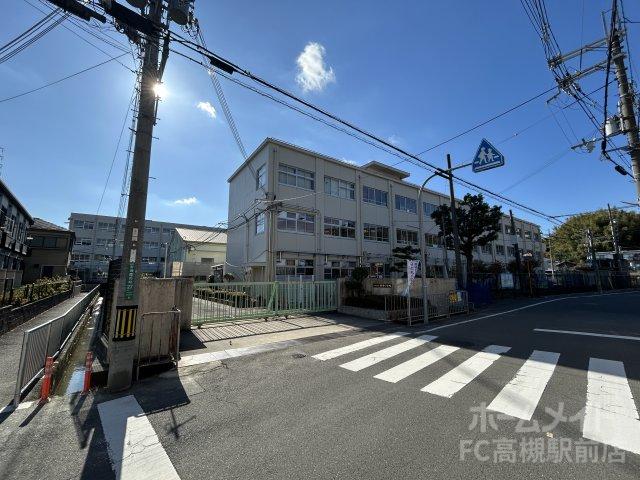小学校　高槻市立磐手小学校（小学校）まで1048m