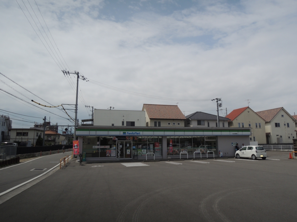 コンビニ　ファミリーマート 松山土居田東店（コンビニ）まで154m