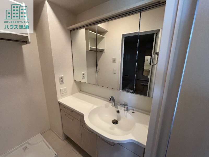 洗面設備　※反転タイプのお写真です