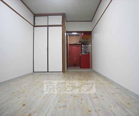 居室・リビング　綺麗に改装されております