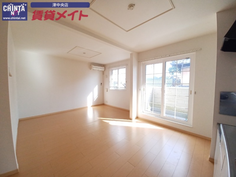 居室・リビング　同型反転タイプ参考写真