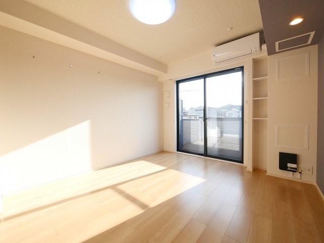 その他部屋・スペース　広くて明るい寝室