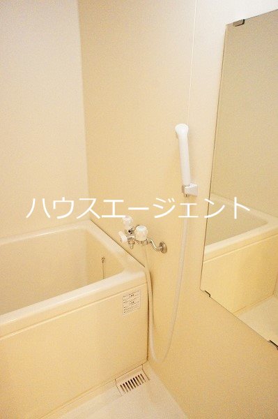 バス・シャワールーム　ゆったりバスタイムをお過ごし下さい。