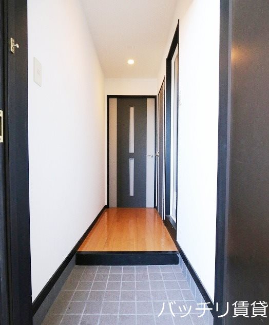 玄関　※同マンション別部屋写真のため、現状優先。