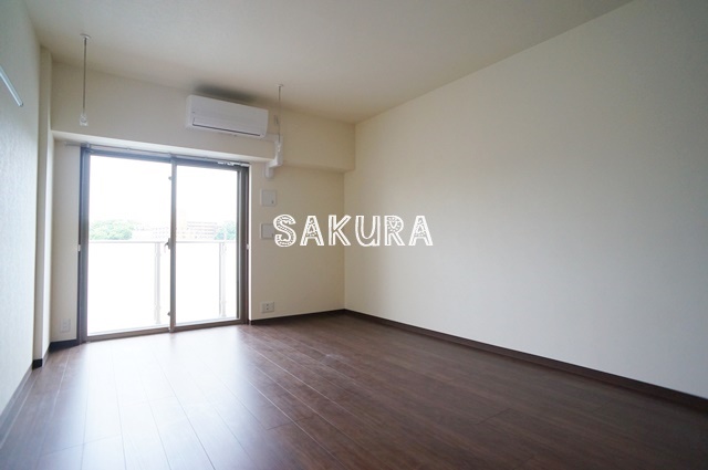 居室・リビング　開放感のあるゆったりとしたお部屋です♪