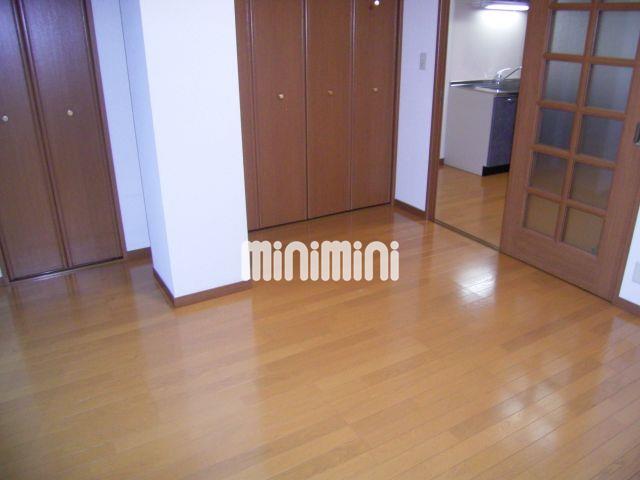 居室・リビング　キレイなフローリングのお部屋です。