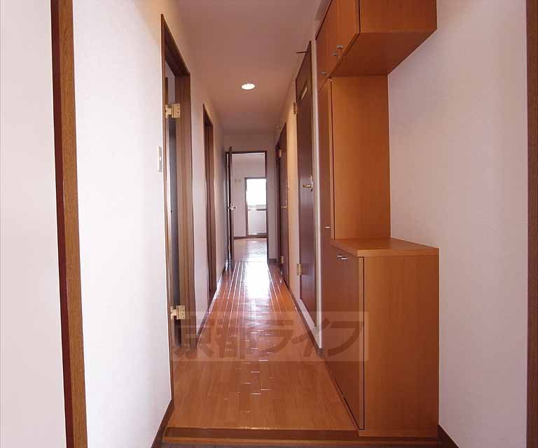 その他部屋・スペース　玄関からの廊下です！