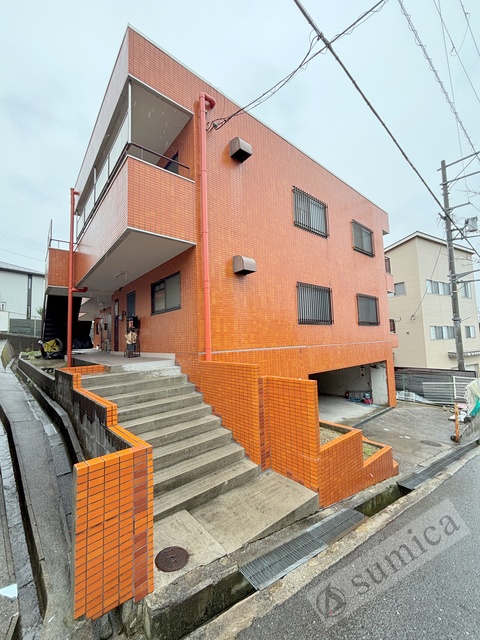 建物外観　静かな住宅街に立地♪