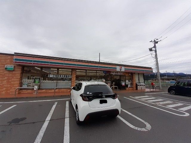 コンビニ　セブンイレブン渋川吹屋店（コンビニ）まで1800m