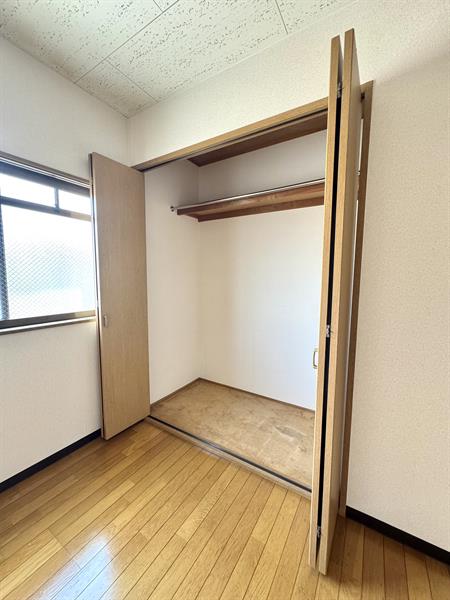 収納　各洋室と和室に収納スペースあります