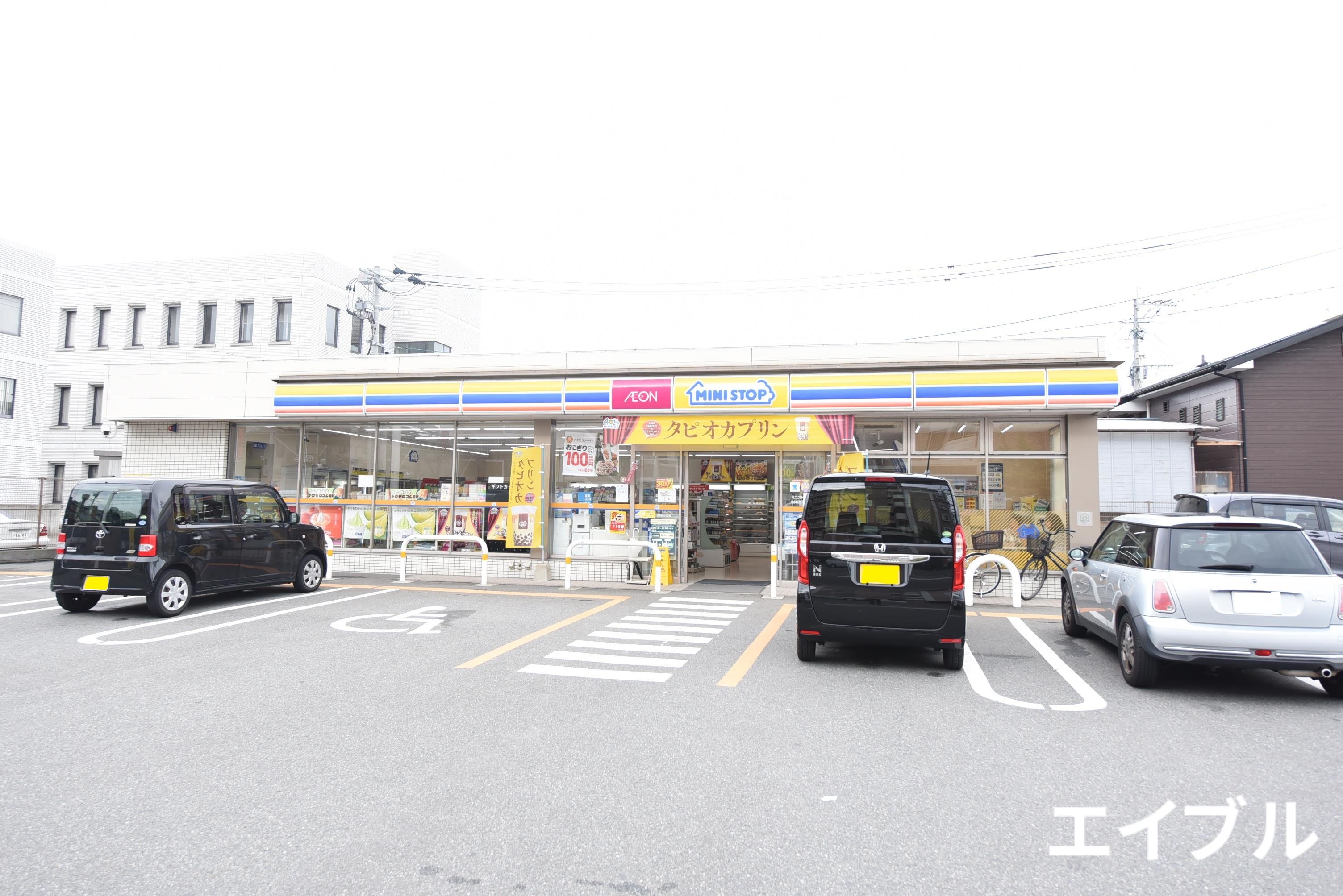 コンビニ　ミニストップ博多板付4丁目店（コンビニ）まで304m