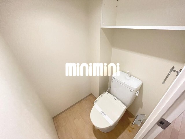 トイレ　ゆったりサイズのトイレです。