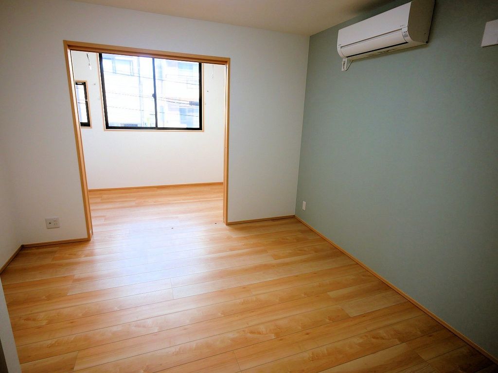 プライムスクエア福住の居間写真