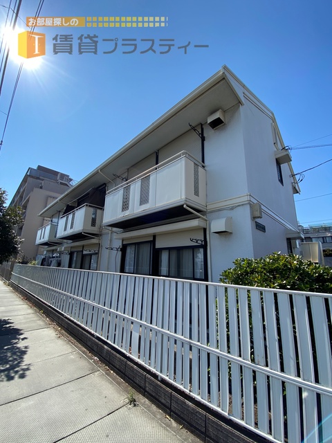 建物外観　２棟で形成される敷地も広く雰囲気の良いアパートです。