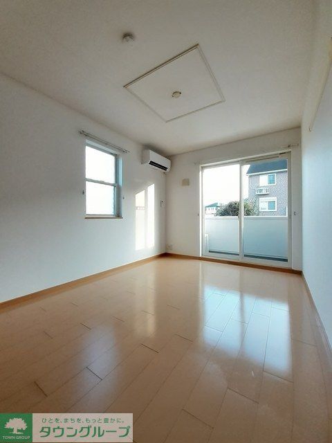 ＪＲ高崎線 熊谷駅 バス乗車時間：31分 最寄りバス停で下車 徒歩16分 2階建 築18年の居間写真